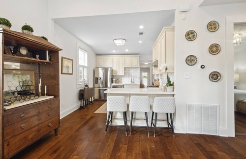 West Riverside Casa | Stylish & Private Uptown NOLA Home & yard.