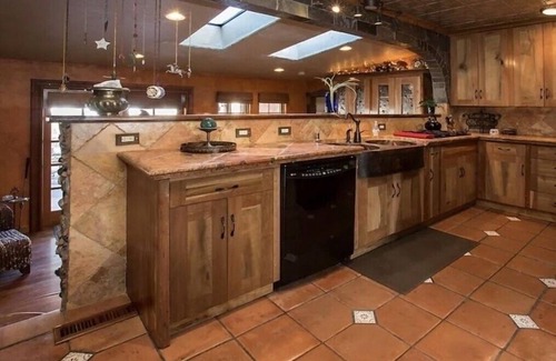 Reno Casa | Stylish & Quiet 2BR, 2BA Eclectic Home in the Heart of Reno – Pet Friendly!