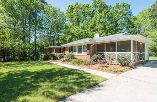 Cary Casa | Stylish Ranch- less than a mile from downtown Cary