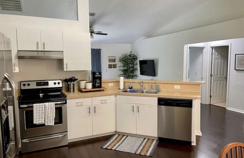 Fellowship Apartamento | The Charming Rancher - Dog Friendly - 9 mins to WEC