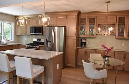 Troy Casa | Stylish Renovated Ranch, 4 Bed/ 3.5 Bath, North Troy in Private Cul-de-Sac