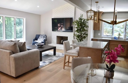 Troy Casa | Stylish Renovated Ranch, 4 Bed/ 3.5 Bath, North Troy in Private Cul-de-Sac