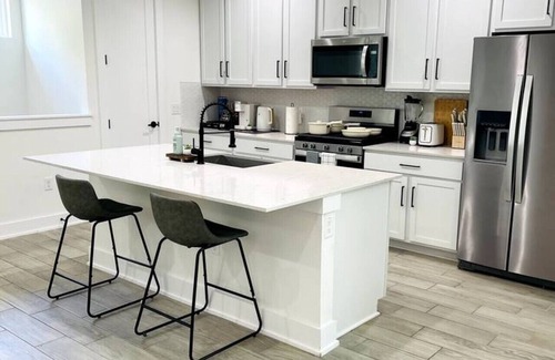 MLK Apartamento | Stylish Retreat - Close to Downtown - Open Layout