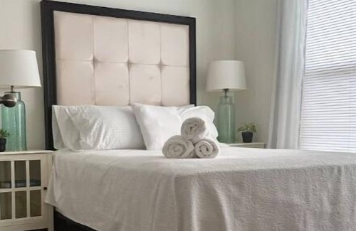 Adairsville Casa | Stylish Retreat in Adairsville: with Arcade Machine and Shared Pool