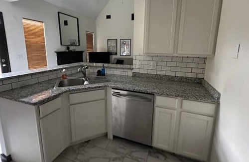 Adairsville Casa | Stylish Retreat in Adairsville: with Arcade Machine and Shared Pool