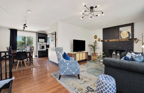 Belleville Casa | Stylish Retreat near PEC + Beaches + Parks +Fishing + Boating + Cycling