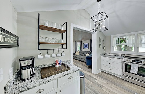 Ridgecrest Casa | Stylish retreat just outside Asheville & minutes from hiking w/deck & patio