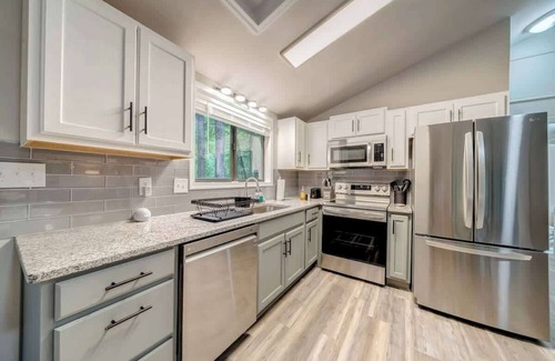 The Woods Cabina | Stylish Retreat w Fireplace, Games & Pool Access