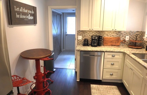 Roswell Casa | Stylish Retreat w/ Fire Pit & Porch