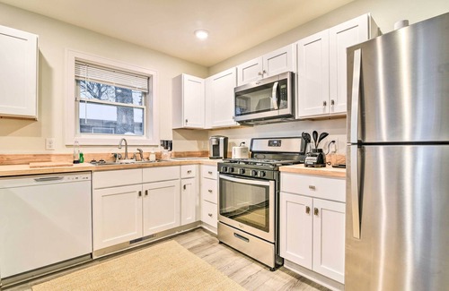 Lansing Casa | Stylish Retreat w/ Yard < 5 Mi to MSU Campus