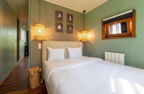 Maubray Casa | Stylish Retreat with Sauna
