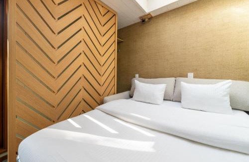 Maubray Casa | Stylish Retreat with Sauna