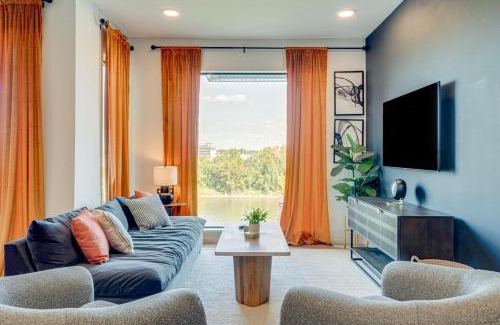 North Capitol Casa | Stylish Riverfront Condo Eve 305 - Free Parking