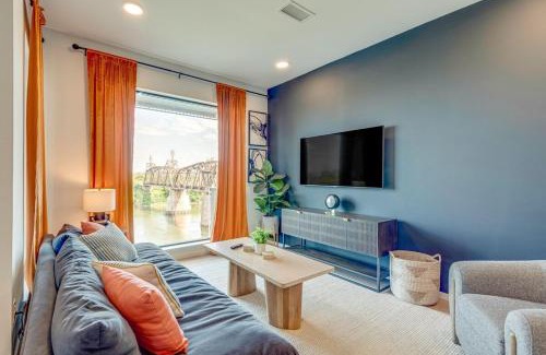 North Capitol Casa | Stylish Riverfront Condo Eve 305 - Free Parking