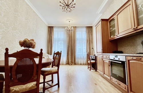 Andel Apartamento | Stylish riverside apartment.