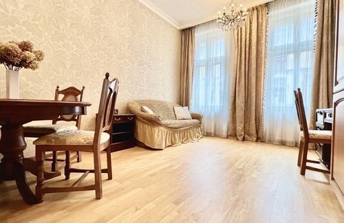 Andel Apartamento | Stylish riverside apartment.