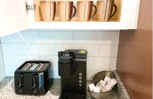 Five Points Apartamento | Stylish Riverside Condo Near Five Points