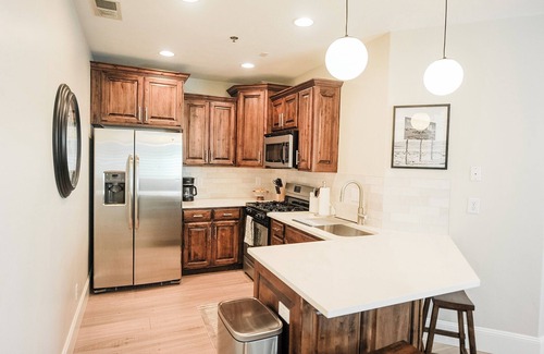River Bottoms Apartamento | Stylish Riverwoods Retreat