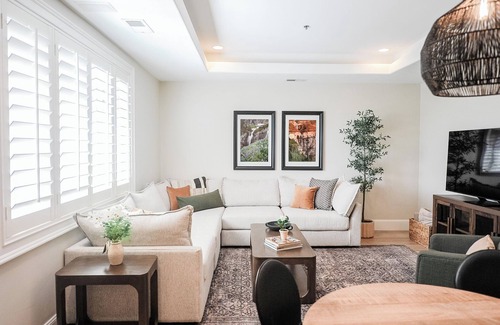 River Bottoms Apartamento | Stylish Riverwoods Retreat