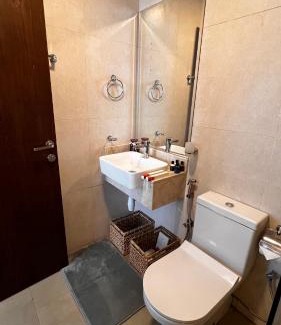 Jadaf Apartamento | Stylish & Roomy 1BR in the Heart of the City