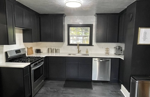 Central Area Casa | Stylish Salem Speakeasy Downtown