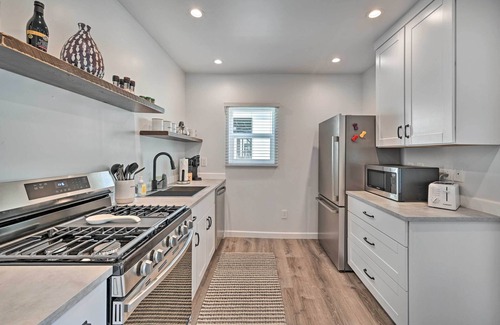 Roseville - Fleet Ridge Apartamento | Stylish San Diego Apartment w/ Smart TV!