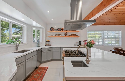San Fernando Casa | Stylish San Fernando Stay with Designer Kitchen Upgrade