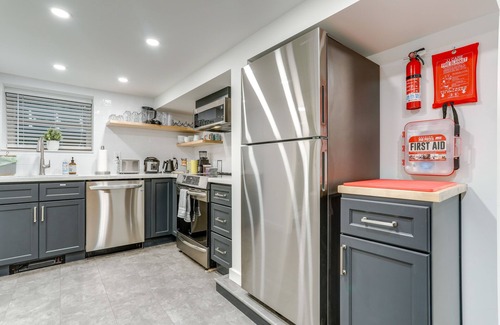 Loyal Heights Apartamento | Modern Seattle Apt w/ Sauna: 6 Mi to Downtown!