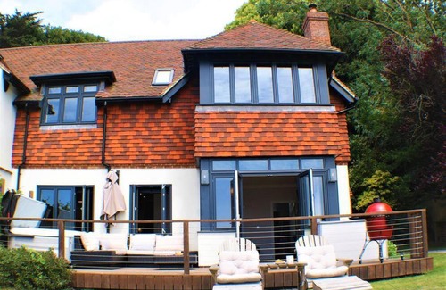 Hythe Casa | Stylish Seaview House with Hot Tub
