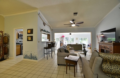 Sebring Casa | Stylish Sebring House – Across from Lake Jackson & close to the Downtown Circle