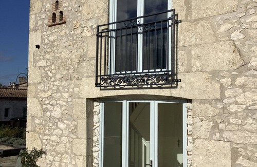 Loubezs-Bernac Apartamento | Stylish self-contained gite within lovely village house