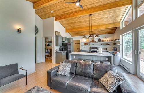 Angel Fire Cabina | Stylish, Serene Angel Fire Cabin w/ Hot Tub!