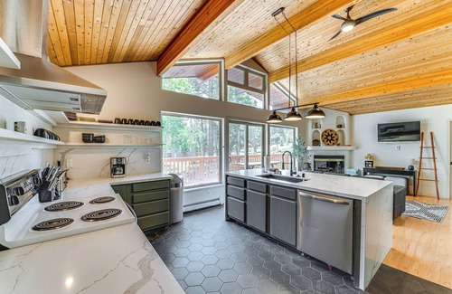 Angel Fire Cabina | Stylish, Serene Angel Fire Cabin w/ Hot Tub!