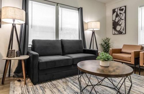 Bartlesville Apartamento | Stylish & Serene Modern Retreat