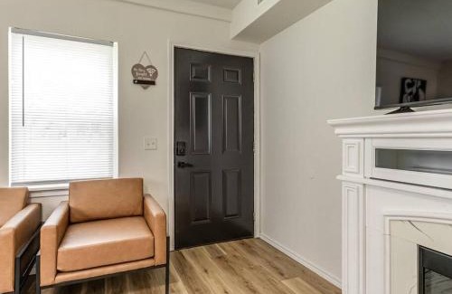 Bartlesville Apartamento | Stylish & Serene Modern Retreat