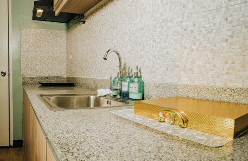 Sasa Apartamento | Minimalista moderno Relájese y trabaje, recogida en el aeropuerto y Netflix