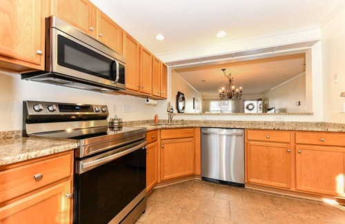 Greensboro Casa | Stylish Serenity - Spacious townhouse minutes from PTI and downtown Greensboro.