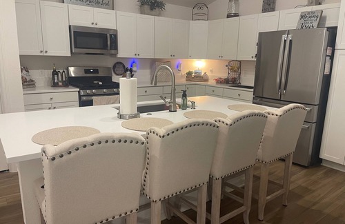 Sumter County Casa | Stylish Shadybrook retreat with golf cart, bikes & Tesla charger!
