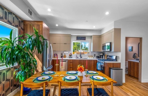 Sherman Oaks Casa | Stylish Sherman Oaks Townhouse W/ 3 Master Suites
