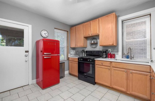 St. Louis Casa | Stylish South City 2BR w/ Garage & Blazing Wi-fi