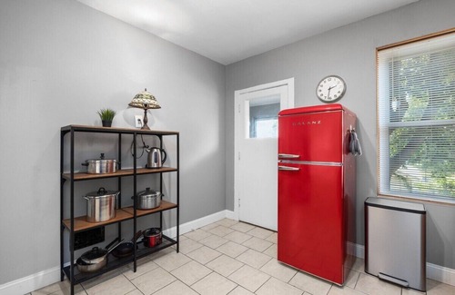 St. Louis Casa | Stylish South City 2BR w/ Garage & Blazing Wi-fi