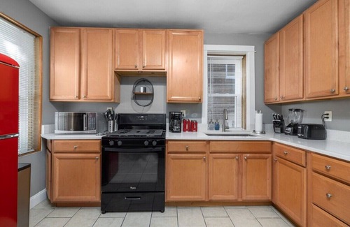 St. Louis Casa | Stylish South City 2BR w/ Garage & Blazing Wi-fi