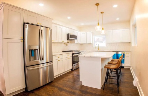 South Philadelphia Casa | Stylish South Philly 4 Bdrm Townhouse with Free Street Parking