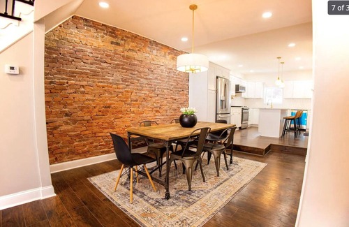 South Philadelphia Casa | Stylish South Philly 4 Bdrm Townhouse with Free Street Parking