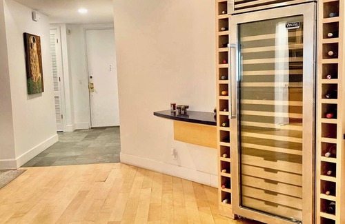 West Los Angeles Condominio | Stylish & Spacious 2,000 sq ft in Brentwood