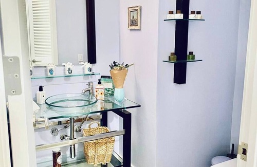 West Los Angeles Condominio | Stylish & Spacious 2,000 sq ft in Brentwood