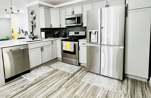 Ladson Apartamento | Stylish & Spacious 2BR/1BA Duplex “Gemstone”