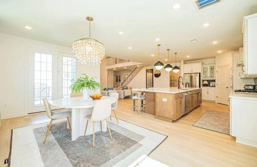 Montpelier Casa | Stylish & spacious 7BR Glen Dale Home w/ Game Room