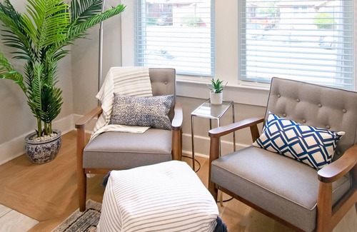 Crosstown Casa | Stylish & Spacious Bungalow