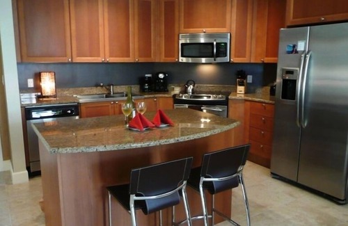 Coral Gables Section Condominio | Elegante y espacioso condominio de Miami 1 BR / 1. 5 BA, piscina! [Min. Contrato de arrendamiento de temporada baja de 6 meses]